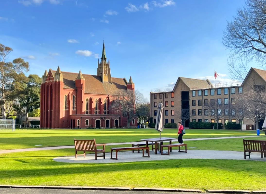 纽卡斯尔大学(Newcastle)毕业证书一模一样文凭样本